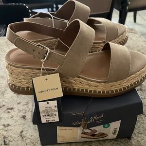 Universal thread,  shoes, color Taupe brand new with original tag and box size 8